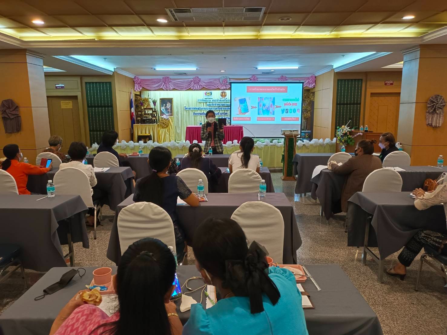 Mrs. Amornrat Muenjitnoy, a lecturer of Logistics Management at Suan Sunandha Rajabhat University, Udon Thani Center, was invited from Qexpress (Thailand) Co.,Ltd. to lecture on Community Product Development : Value-added Communty Products to Support Know